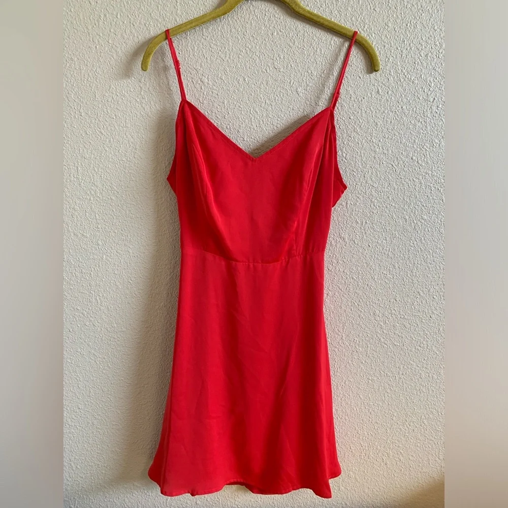 Lulu’s Red Cutout Tie Back Dress 🌴 - Picture 1 of 10